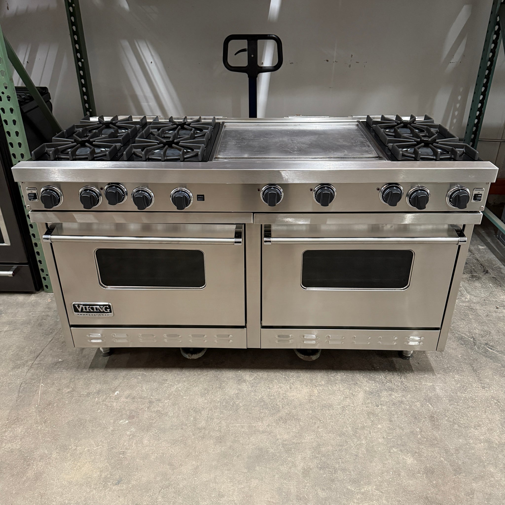 Viking Commercial 60 Inch Wide 5.07 Cu. Ft. Free Standing Natural Gas Range with TruGlide Full Extension Rack and ProFlow Convection VGRC605 - 6GDSS - H Certified Refurbished