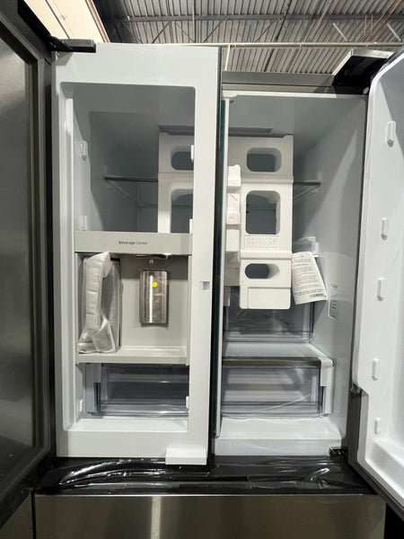 NEW: Samsung Bespoke 3-Door French Door Refrigerator (30 cu. ft.) with Beverage Center™ in Stainless Steel RF30BB6600QL / RF30BB6600QLAA - 02