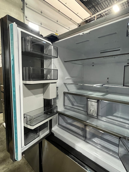 NEW: Samsung Bespoke 3-Door French Door Refrigerator (30 cu. ft.) with Beverage Center™ in Stainless Steel RF30BB6600QL / RF30BB6600QLAA - 03