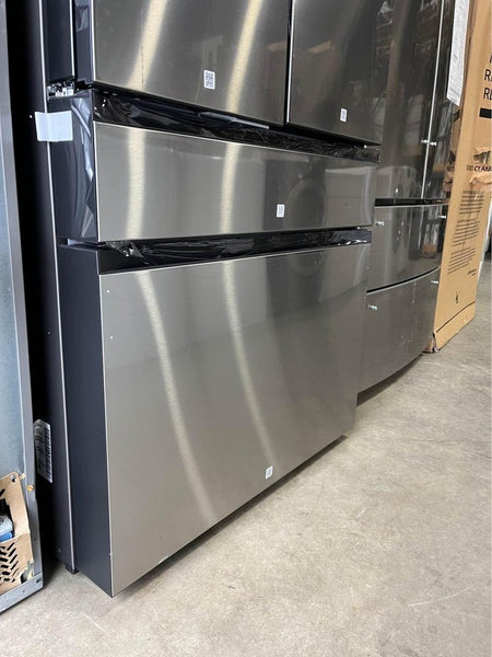 NEW:  Bespoke 4-Door French Door Refrigerator (29 cu. ft.) with Beverage Center™ in Stainless Steel